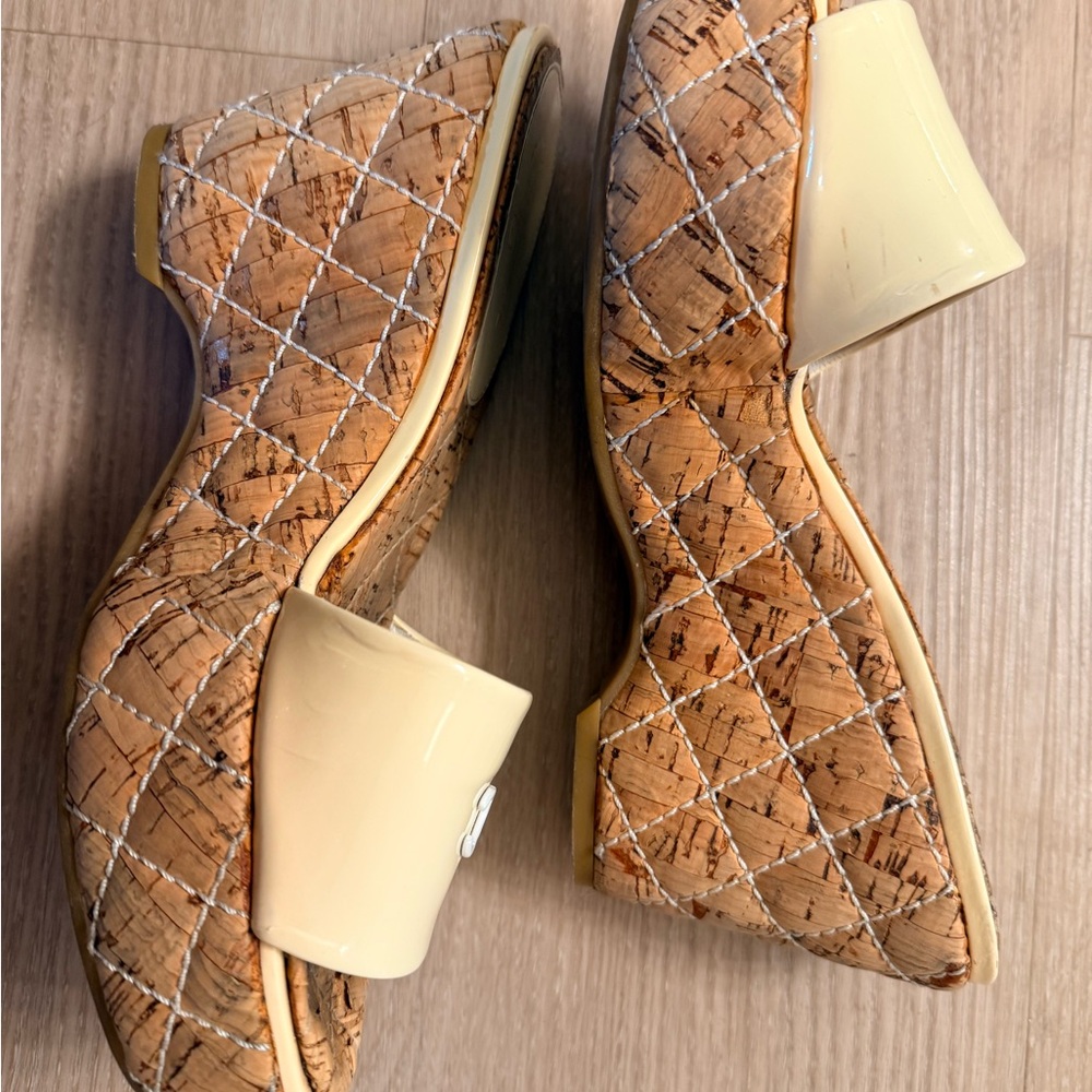 Chanel White Patent Leather Cork Wedge Sandal with iconic interlocking CC - Picture 4 of 15